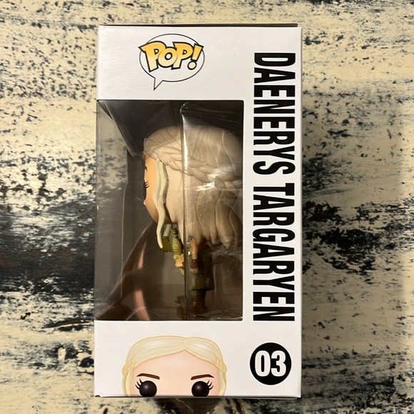 Funko Pop Daenerys Targaryen 03 Gold / White Dragon Barnes & Noble Exclusive - Picture 2 of 11